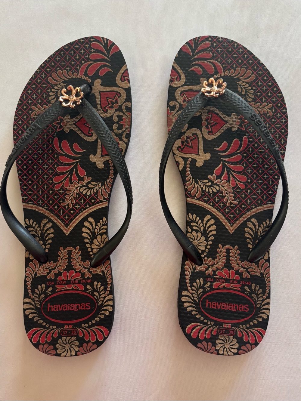 Havaianas Women's Black Flip Flops with Red & Gold Floral Pattern Size 7/8